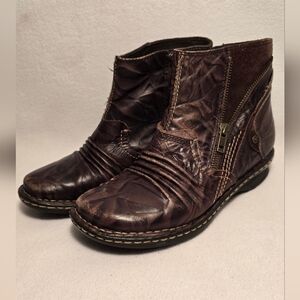 Earths womens Brown Leather Ankke Boots Size 7